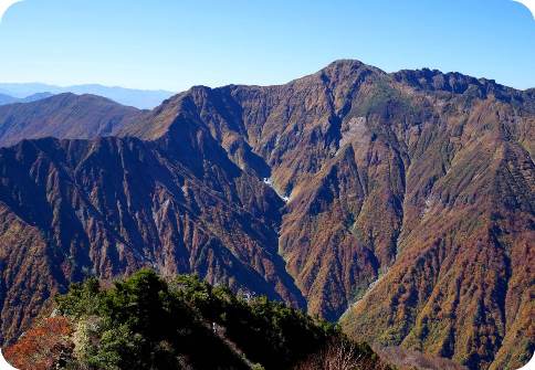 対岸の八海山とほぼ同じ高さ